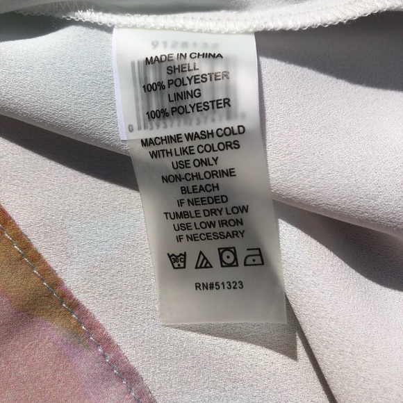 Vince Camuto faded bloom ruffle sleeve blouse - Picture 7 of 8